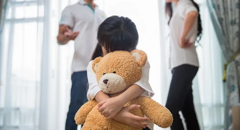 Cassazione: condotte violente tra genitori e la tutela dei minori