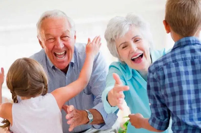 Genitori impossibilitati al mantenimento, devono intervenire i nonni