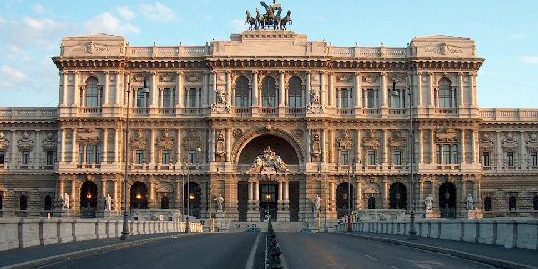 Corte di Cassazione: i criteri per disporre un assegno di divorzio.