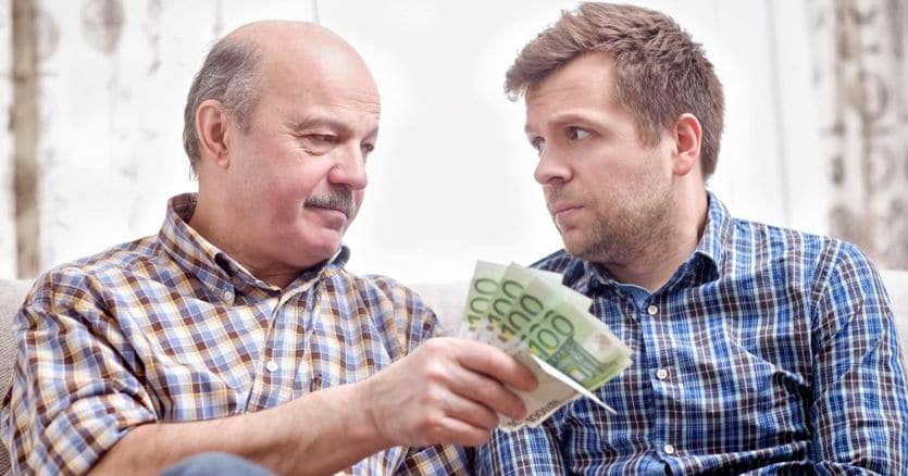 Mantenimento del figlio maggiorenne: se perde il lavoro, il genitore deve pagare nuovamente?